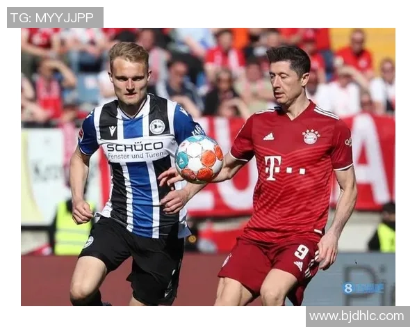 莱万重返安联球场引发拜仁球迷愤怒声讨称其忘恩负义 莱万重返安联球场引发拜仁球迷愤怒声讨称其忘恩负义